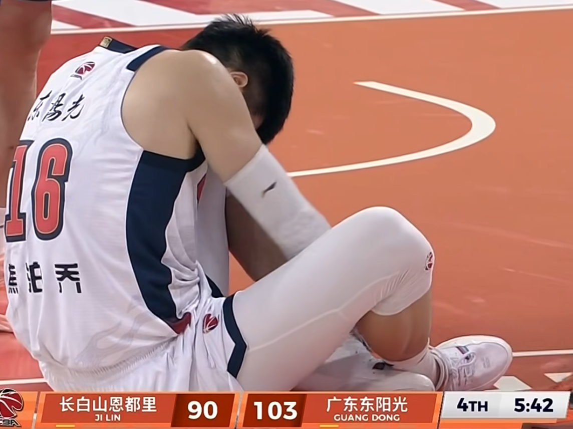 开云下载-广东21分大胜吉林！奎因暴走42分，徐杰王者归来，焦泊乔意外伤退