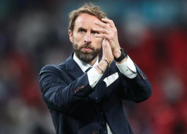 开云下载-索斯盖特:点球队员完全由我决定 更衣室痛苦万分