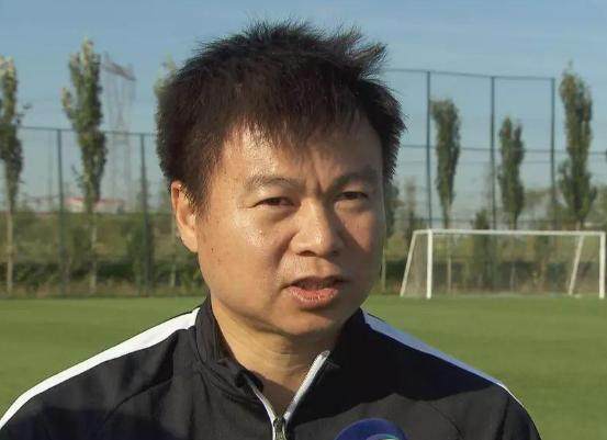 开云下载-于根伟:教练组满意大家的表现 能理解丛震的铲球