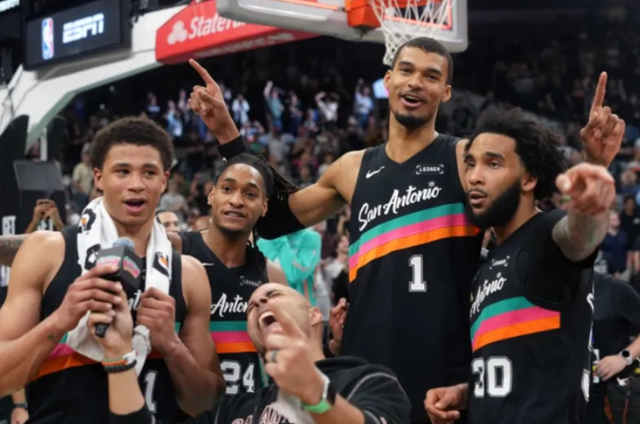 开云网站-22+10+10，4号秀超级崛起，说他是保罗接班人，可能并非开玩笑|马刺|克里斯·保罗|卡斯尔|哈珀|圣安东尼奥马刺队_新浪体育_新浪新闻